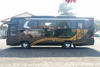 rental bus sedang