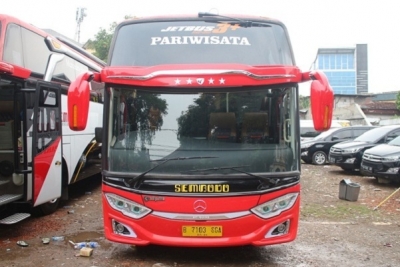 bus premium jakarta