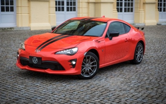 Sewa Warna Kinclong Menghiasi Tubuh Toyota 86 Edisi Spesial