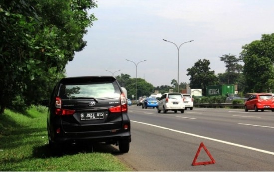 Sewa Tetap Selamat Saat Berhenti di Bahu Jalan Toll