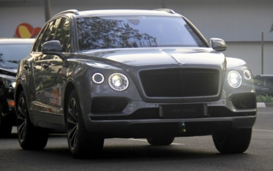 Sewa Mobil SUV Mewah Bentley Bentayga V8 4.0L Resmi Masuk Indonesia