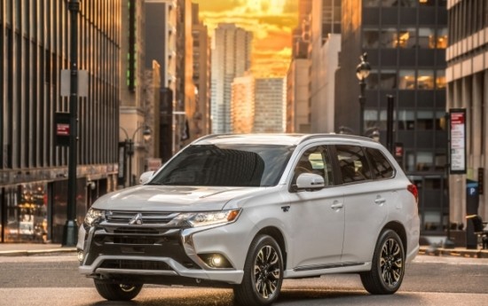 Sewa Inilah Mitsubishi Outlander PHEV yang Semakin Efisien