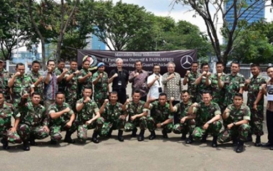 Sewa Pasukan Paspampres Belajar Kemudikan Mercedes-Benz