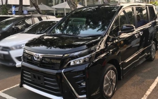 Sewa Toyota Voxy Tidak Akan Ganggu Alphard