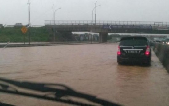 Sewa Tips Agar Klaim Kendaraan Korban Banjir Diterima Asuransi