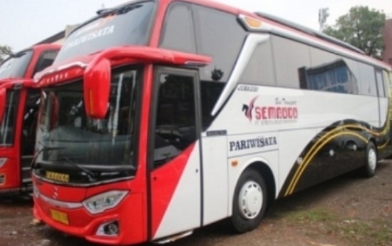 Sewa 4 Bus Pariwisata Mewah dari Karoseri Adi Putro