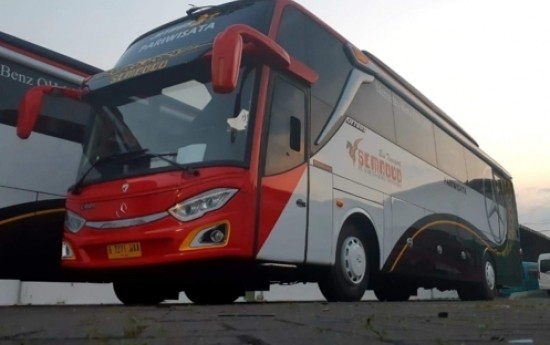 Sewa Kelebihan Menggunakan Bus Pariwisata Sedang Untuk Liburan