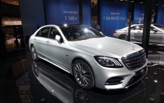 Sewa Mercedes-Benz S560e, Mewah Bermain Plug-in Hybrid