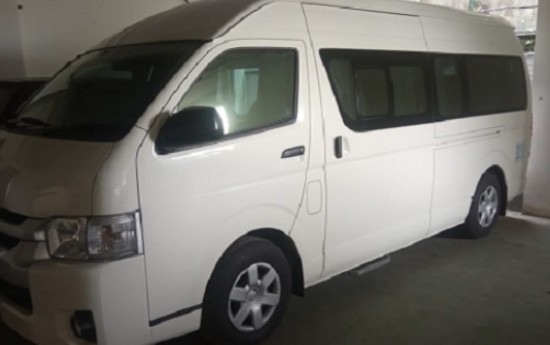 Sewa Ingin Rental Hiace Luxury? Cek Fitur-fiturnya Di Sini!