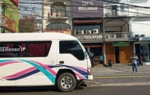 Mobil Pengantin Kelebihan Menggunakan Mobil Elf Untuk Liburan Bersama Keluarga