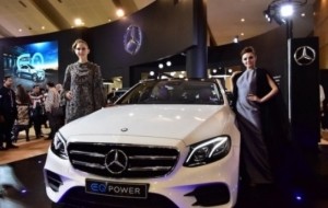 Mobil Pengantin Mercedes-Benz Berencana Rakit Mobil Listrik E350e di Indonesia