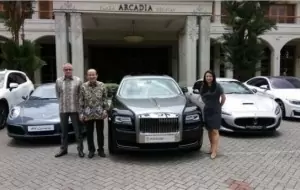 Mobil Pengantin Mau jajal mobil mewah di mall Jakarta?