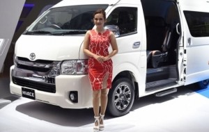 Mobil Pengantin Toyota Luncurkan New Hiace Luxury & New Toyota Dyna