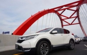 Mobil Pengantin New CR-V Ramaikan “Ekspedisi Tembus Tol Trans Jawa”