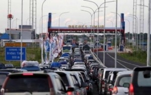 Mobil Pengantin Ini Daftar 17 Orang yang Meninggal dalam Arus Mudik 2016