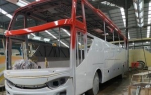 Mobil Pengantin Karoseri Adiputro Dibalik Bus Pariwisata Eksekutif Sembodo