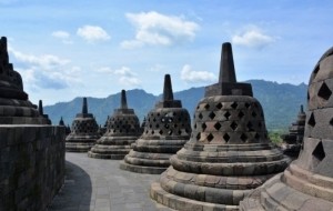 Mobil Pengantin Kunjungi Objek Wisata Jawa Tengah Ini dengan Bus Pariwisata