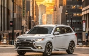 Mobil Pengantin Inilah Mitsubishi Outlander PHEV yang Semakin Efisien