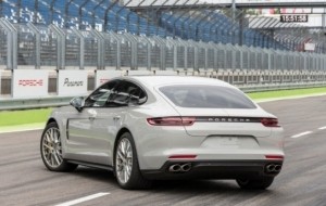 Mobil Pengantin Sedan Porsche Panamera 'Kawin Silang' Akhirnya Masuk Indonesia