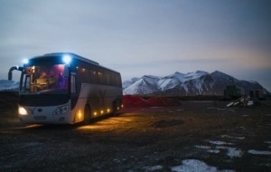 Mobil Pengantin Menyewa bus bisa jadi menakutkan jika Anda belum pernah memesannya sebelumnya. Apa perbedaan antara minibus dan bus pariwisata? Berapa biaya sewa bus pariwisata? Ke mana sewa bus pariwisata bisa bepergian? Di Sembodo RENTCAR, kami memahami bahwa Anda akan