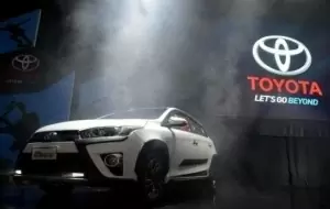 Mobil Pengantin Perjalanan Toyota Yaris di Indonesia