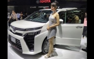 Mobil Pengantin Toyota Pantau Peluang Rakit MPV Mewah Voxy di Indonesia