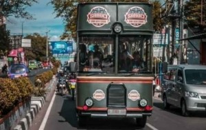Mobil Pengantin Pemkot Cimahi Resmi Meluncurkan Bus Wisata Sakoci