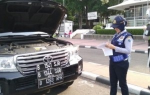 Mobil Pengantin Kakorlantas Minta Pergub Ganjil-Genap Rampung Hari Ini