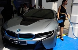 Mobil Pengantin Pertamina dan BMW Garap Teknologi Pengisian Baterai Mobil Listrik