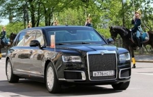 Mobil Pengantin Putin Pamer Kehebatan Mobil Kepresidenannya ke Presiden Mesir