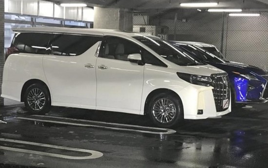 Sewa Toyota Alphard Siap Facelift