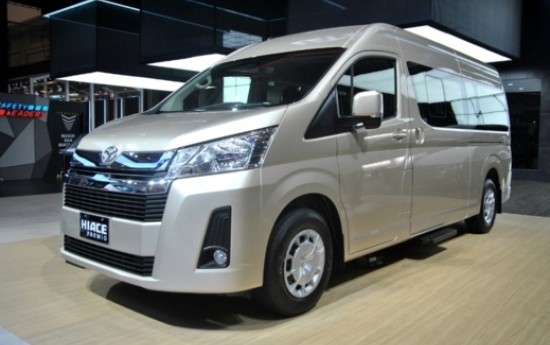 Sewa Toyota HiAce Premio, Minibus Modern Dengan Fitur Keamanan Terlengkap