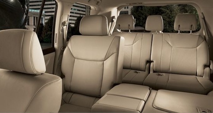 Sewa mobil online - Lexus LX570