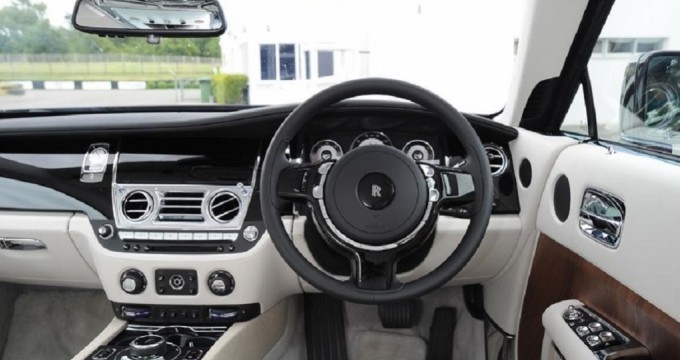 Sewa mobil online - Rolls-Royce